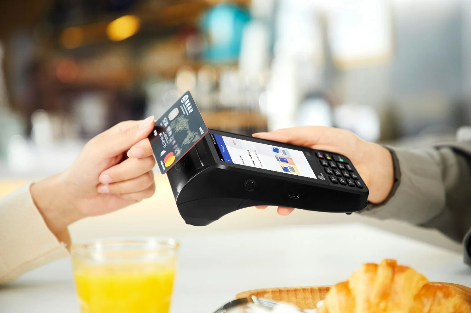 Contactless card payment on a wireless POS terminal